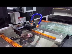 Macchina per la perforazione del vetro per l'ottica di polarizzazione con velocità di perforazione da 0 a 6000 mm/s