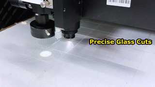 Taglio circolare in vetro bianco con pellicola smerigliata su un solo lato da 1 mm