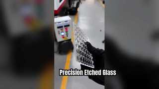 Quadrato tagliato al laser in vetro acidato ultra bianco da 4 mm