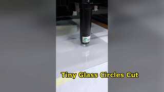 Taglio in batch di piccoli cerchi da 1 mm da vetro ultra trasparente